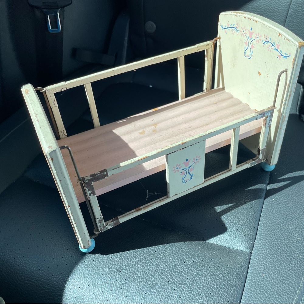 Vintage dolly crib 1950s 1960s